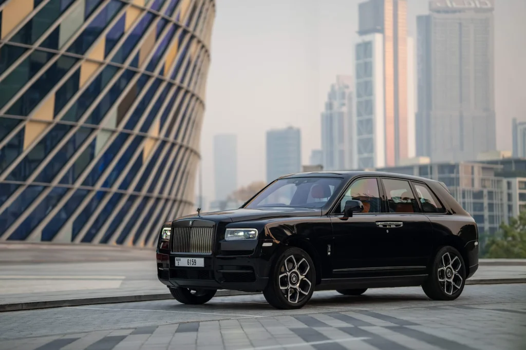 Side profile Rolls Royce Cullinan 2021 for rent in Dubai premium car